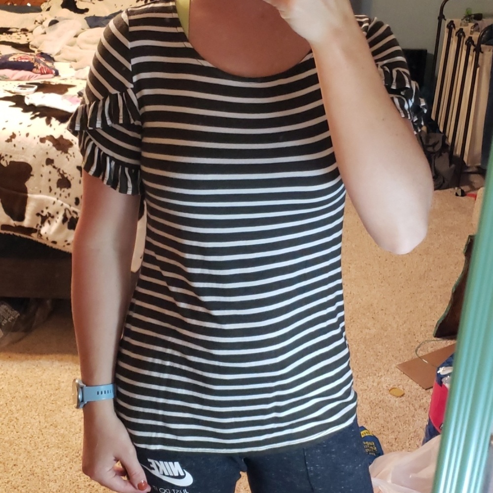 ruffle sleeve top